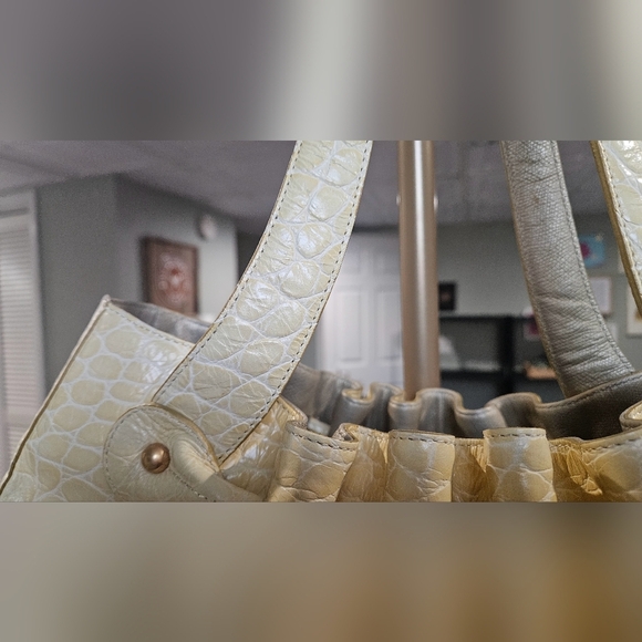 VINTAGE BRAHMIN Elizabeth Grotto Drawstring Shoulder Bag In Pastel Yellow - Picture 7 of 15